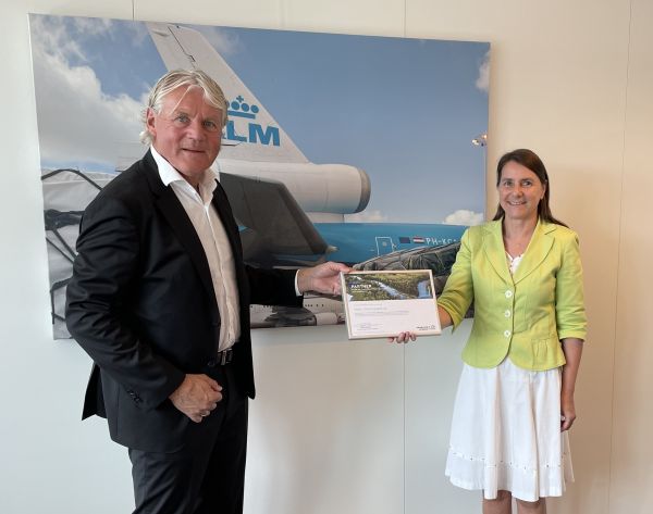 Forwarder and airline take the green fuel pledge