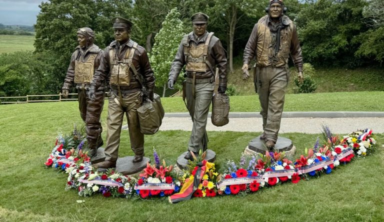 American Airlines honors US D-Day heroes